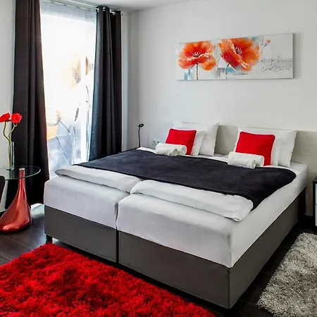 Hotel & 4*